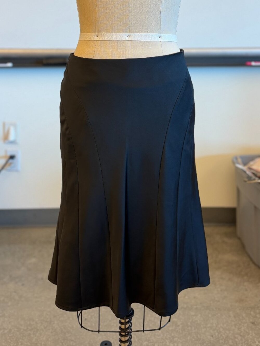 BCBG Maxazria Size 4 Form Fitting Black Satin Skirt